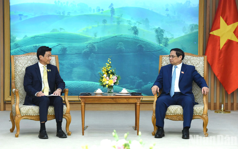 Prime Minister Pham Minh Chinh (R) receives Thai Deputy Prime Minister and Foreign Minister Parnpree Bahiddha-Nukara. (Photo: NDO)