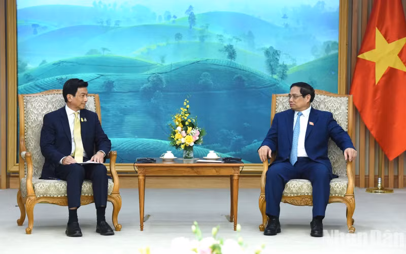 Prime Minister Pham Minh Chinh (R) receives Thai Deputy Prime Minister and Foreign Minister Parnpree Bahiddha-Nukara. (Photo: NDO)