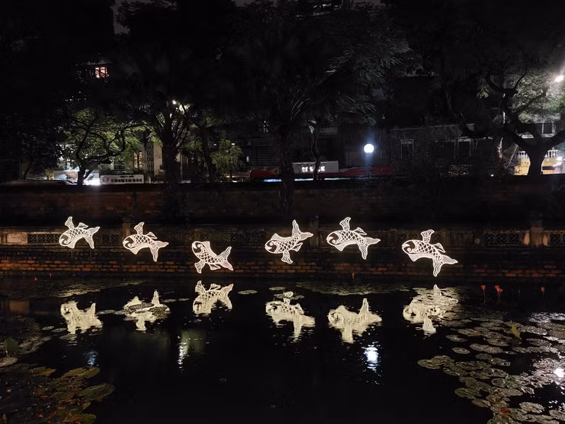 All corners of the Temple of Literature are prepared caảefully for the night tour.