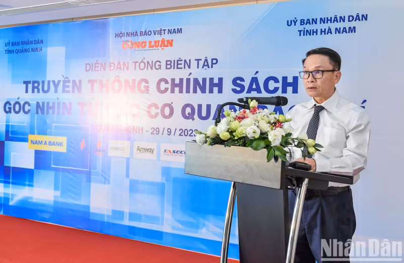 Nguyen Duc Loi, Standing Vice Chairman of the Vietnam Journalists’ Association, delivers an opening speech. Nguyen Duc Loi, Standing Vice Chairman of the Vietnam Journalists’ Association, delivers an opening speech.