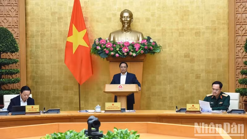 At the thematic Government session on law-building in Hanoi on November 17 (Photo: NDO)