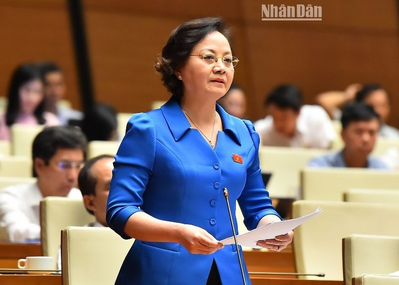 Minister of Home Affairs Pham Thi Thanh Tra speaks at the session. (Photo: NDO)