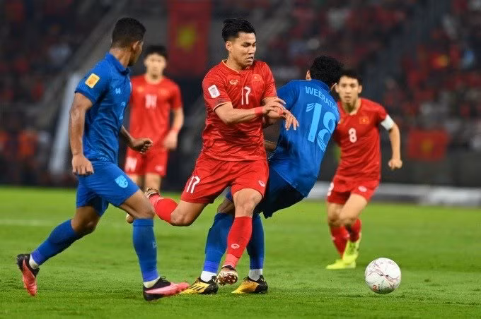 Vietnam's midfielder Vu Van Thanh in action during the match. (Photo: VnExpress)