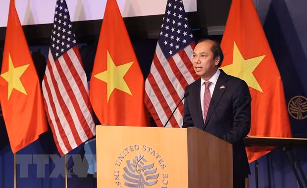 Ambassador Nguyen Quoc Dung addresses the event. (Photo: VNA)