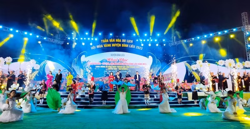 An art performance at the 2023 Culture-Tourism Week and the Binh Lieu Yellow Season Festival.