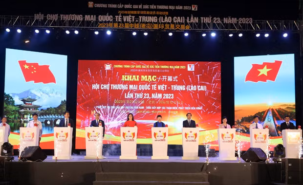 At the 23rd Vietnam - China international trade fair (Photo: VNA)