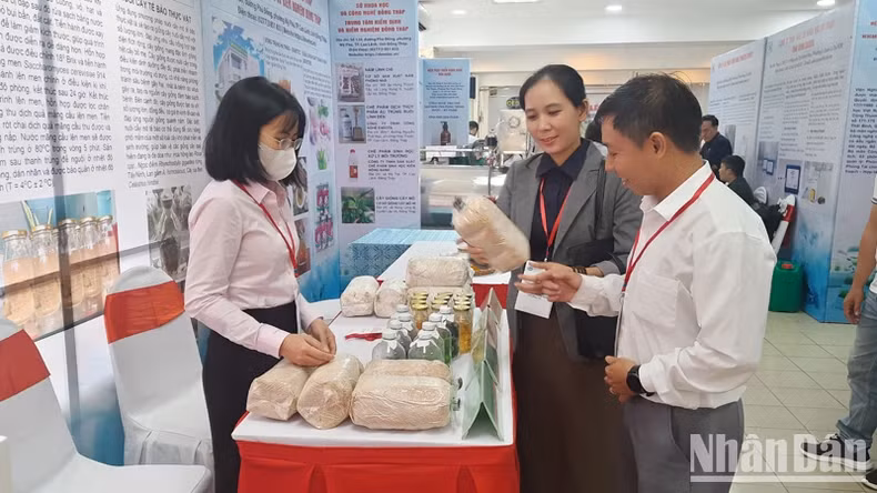 The delegates visit the pavilions at the 2023 Techmart. The delegates visit the pavilions at the 2023 Techmart.