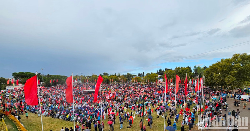Vietnam left impression on international friends at the festival.
