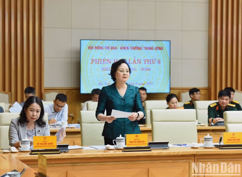 Minister of Home Affairs Pham Thi Thanh Tra speaks at the meeting.