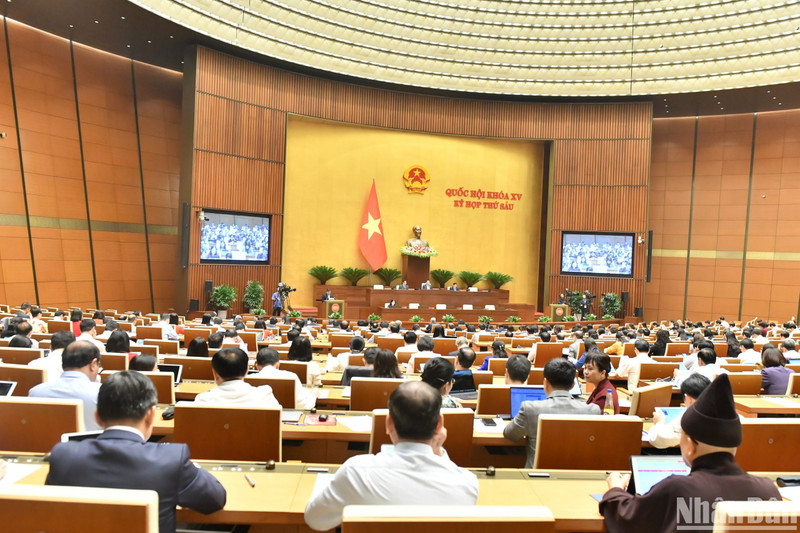 NA deputies discuss the draft revised Capital Law on November 27. (Photo: NDO)