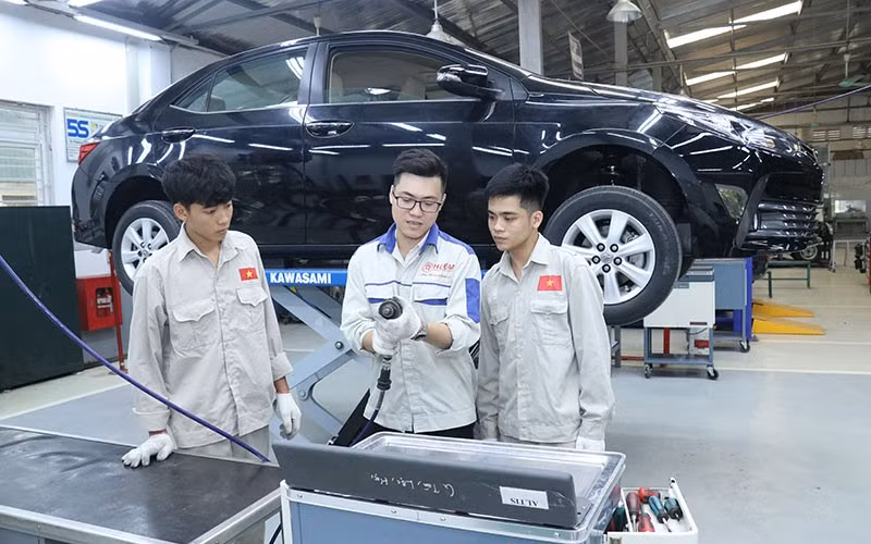 Vietnamese workers' skills are checked before coming to the RoK for working. (Photo: Minh Thang)
