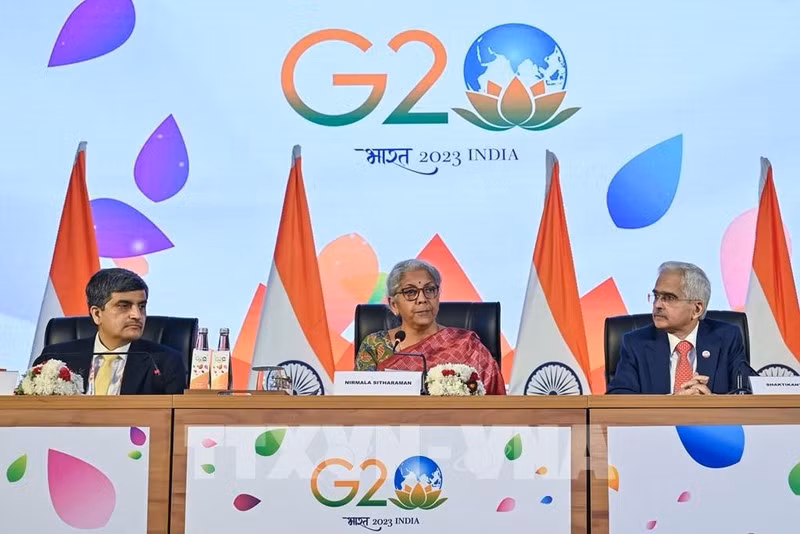 Indian Finance Minister Nirmala Sitharaman (middle) addresses a media briefing after the first G20 Finance Ministers and Central Bank Governors Meeting in Bengaluru, India on February 25, 2023. (Photo: AFP/VNA)