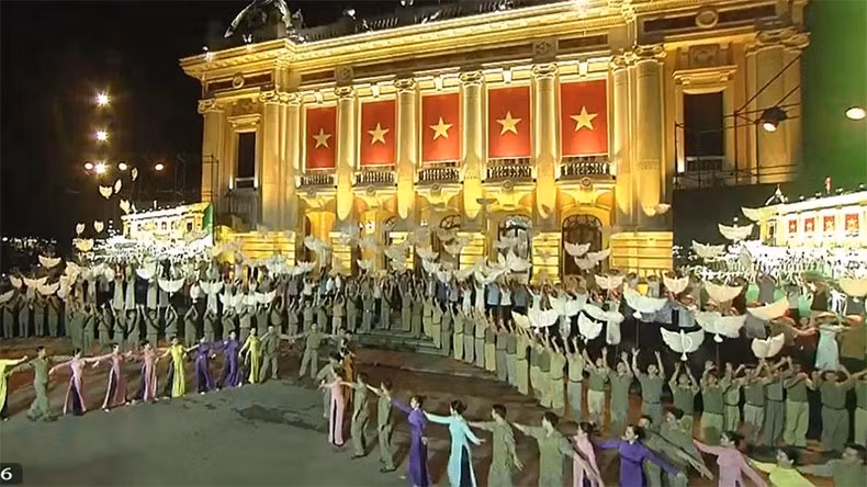 The image of flying birds is represented by dances and the release of balloons. (Screenshots)