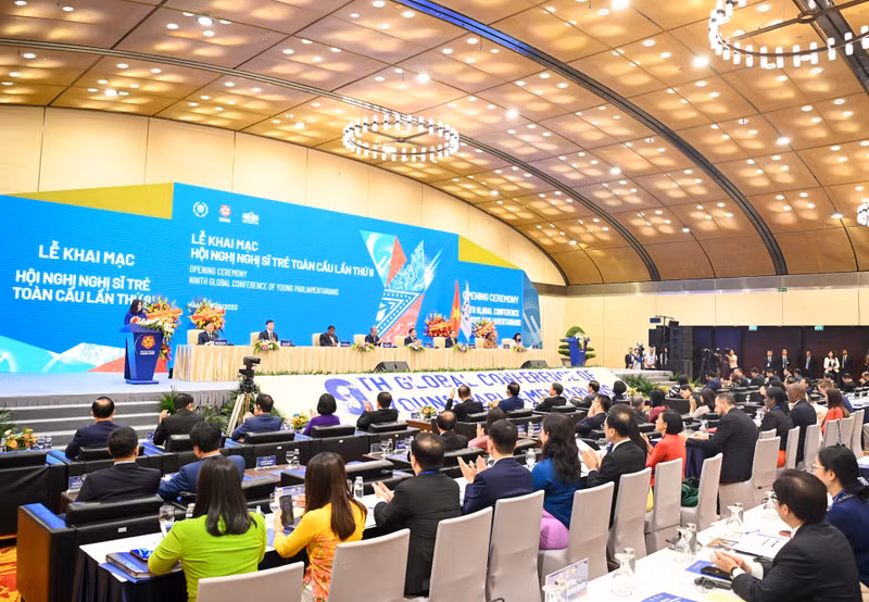 Themed “The role of youth in accelerating the achievement of the SDGs through digital transformation and innovation” and thematic discussion sessions on “digital transformation”, “innovation and startup” and “promoting respect for cultural diversity in support of sustainable development”, the discussions took place enthusiastically, attracting the attention and follow-up of a large number of delegates. (Photo: DUY LINH)