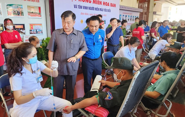 Blood donors join the "Red Journey" in Dien Bien Province. (Photo: dienbien.gov.vn)
