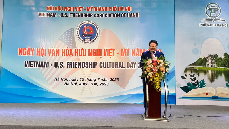 US Ambassador to Vietnam Marc Knapper speaks at the friendship cultural day.