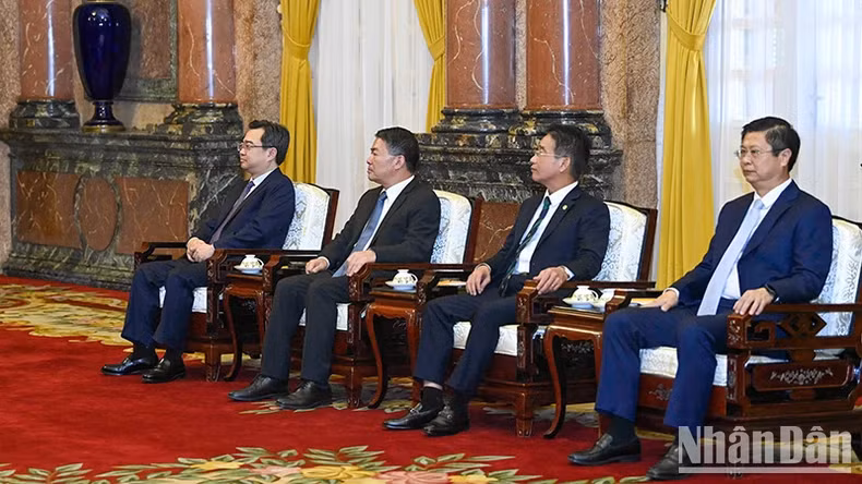 Vietnamese delegates attend the reception.