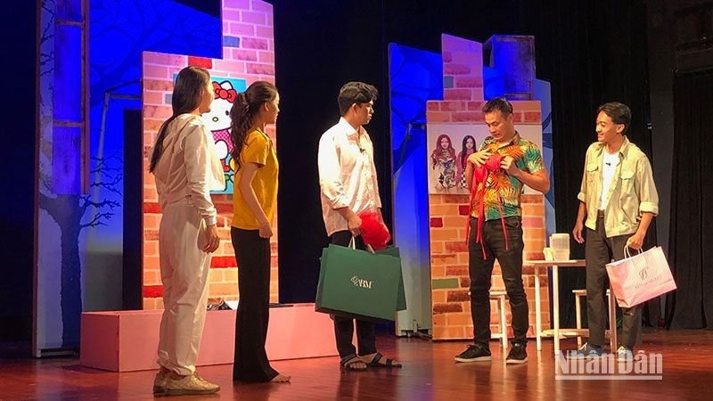 The competitions aim to encourage young artists. (In photo: A scene from a play by the Vietnam National Drama Theatre)