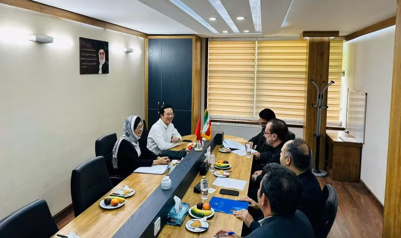 Leaders of the Directorate of Standards, Metrology and Quality hosts a meeting with Iranian partners and agencies during the official visit to Iran by NA Chairman Vuong Dinh Hue. (Photo: Vu Tu Quyen)
