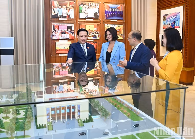 In Pictures: NA leader Vuong Dinh Hue holds talks with President of Belgian Senate Stephanie D'Hose ảnh 4 In Pictures: NA leader Vuong Dinh Hue holds talks with President of Belgian Senate Stephanie D'Hose ảnh 4