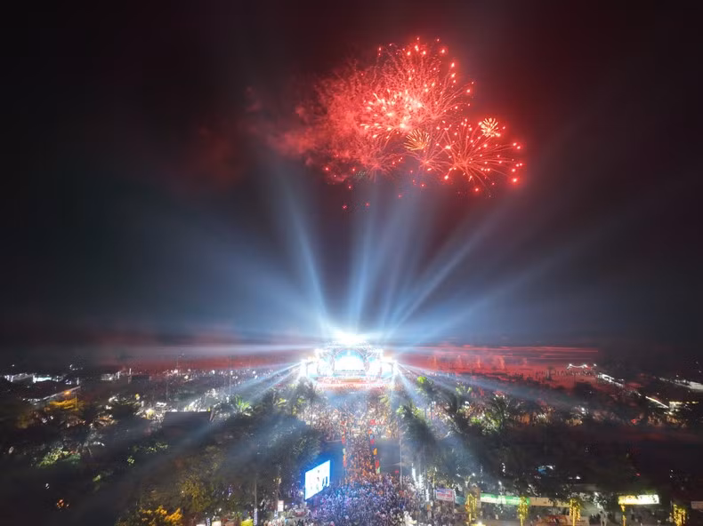 The locals and visitors are satisfied with the opening ceremony for the 2023 Ha Tinh sea tourism season.