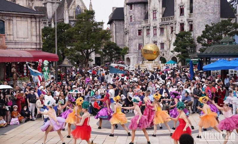 Visitors experience many attractive tourism products at Sun World Ba Na Hills.