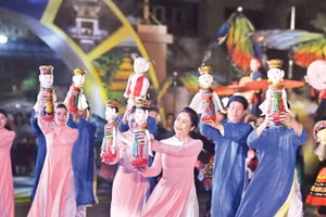 A performance at the Hoa Lu Festival in Ninh Binh Province (Photo: DANG KHOA)