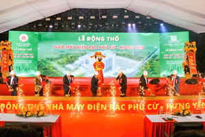 Delegates at the groundbreaking ceremony for the Phu Cu waste-to-energy plant