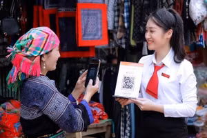 People in remote areas, as well as those with specific needs, still face barriers to accessing and using financial products and services. (Photo: HIEN HUONG)