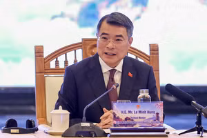 Prime Minister Le Minh Hung speaks at his meeting with Japanese businesses in the central city of Hue on September 6. (Photo: VGP)