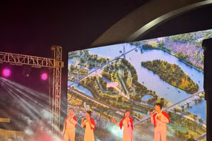 A performance at the special art programme themed “From the Autumn of Independence” at Cau Giay Park (Photo: VOV)