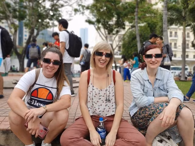 Vietnamese enjoy decade’s last solar eclipse ảnh 2 Vietnamese enjoy decade’s last solar eclipse ảnh 2