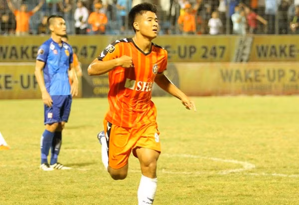 V.League Review: HCM City solidify top spot, Khanh Hoa miss first points ảnh 2