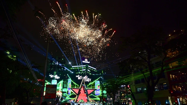 The countdown festival to welcome the New Year is held annually in the pedestrian zone around Hoan Kiem Lake in Ha Noi.