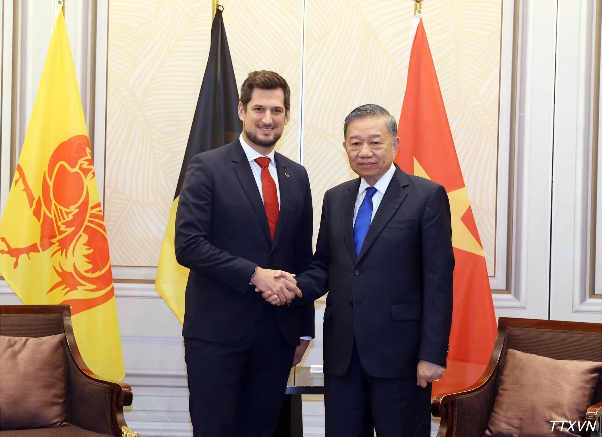 General Secretary and President To Lam receives Adrien Dolimont, Minister-President of the Wallonia region. (Photo: Thong Nhat/VNA)