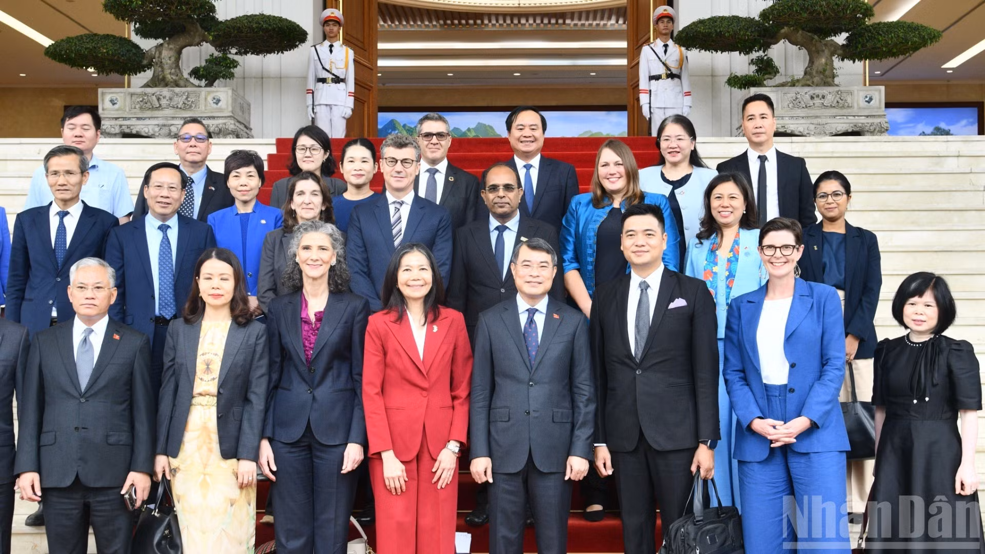 Prime Minister Le Minh Hung with the heads of United Nations organisations in Viet Nam. (Photo: THANH GIANG)