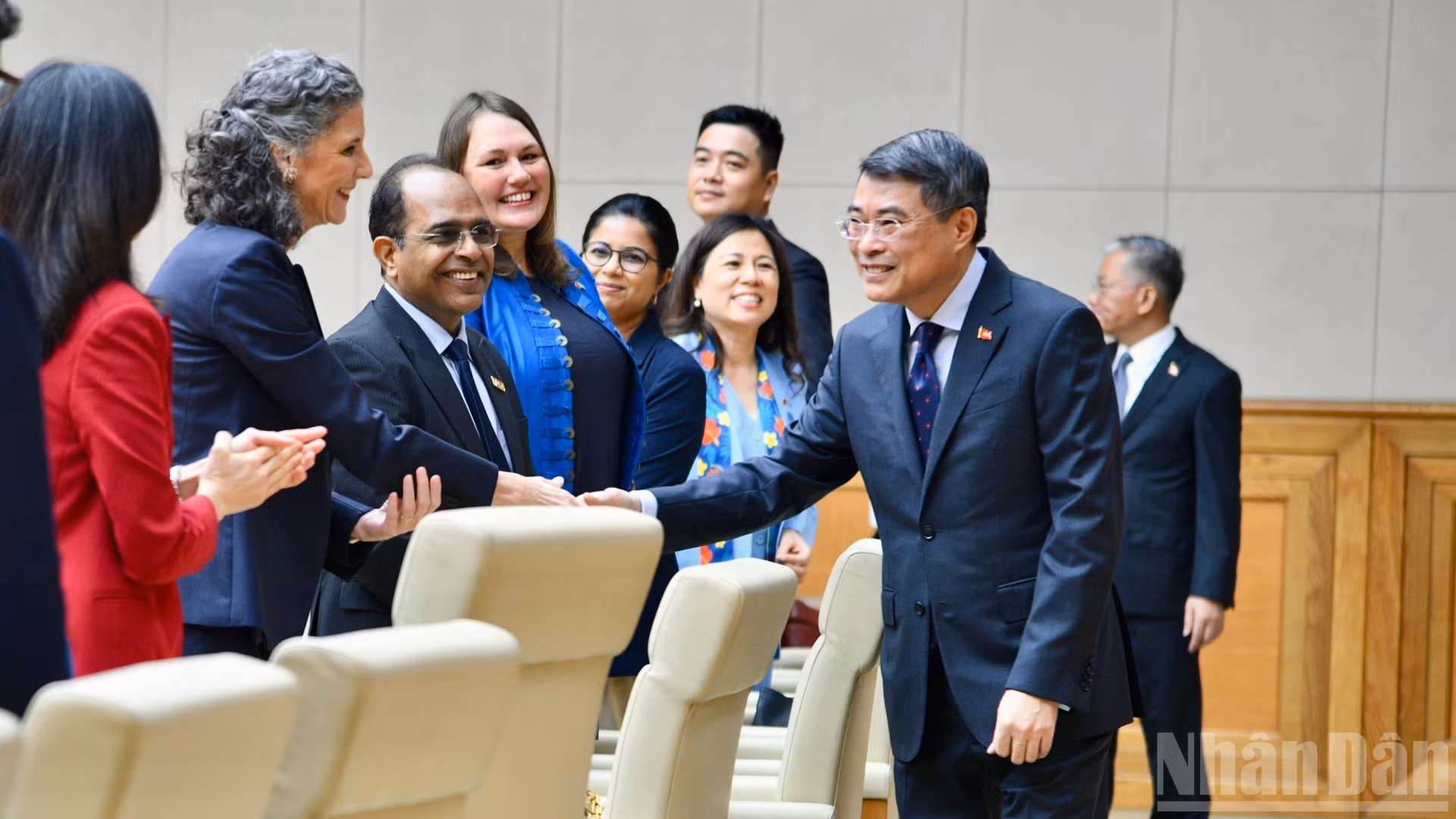 Prime Minister Le Minh Hung warmly welcomes the heads of United Nations organisations in Viet Nam on the occasion of United Nations Day (October 24). (Photo: THANH GIANG)