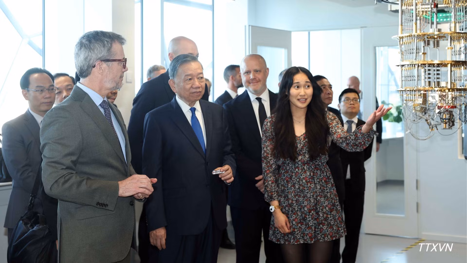 General Secretary of the Communist Party of Viet Nam Central Committee and President To Lam accompanied by Danish King Frederik visit the Niels Bohr Institute at the University of Copenhagen.