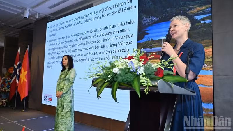 Norwegian Ambassador to Viet Nam Hilde Solbakken speaks at the event.