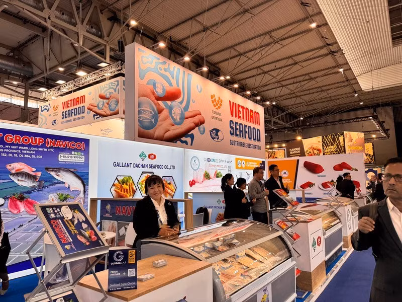 Vietnamese seafood products are showcased at the Seafood Expo Global in Spain. (Photo: Thanh Mai)