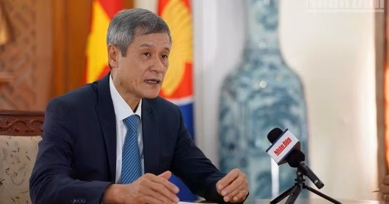 Vietnamese Ambassador to Cambodia Nguyen Minh Vu speaks to the Nhan Dan correspondent in Cambodia. (Photo: DINH TRUONG)