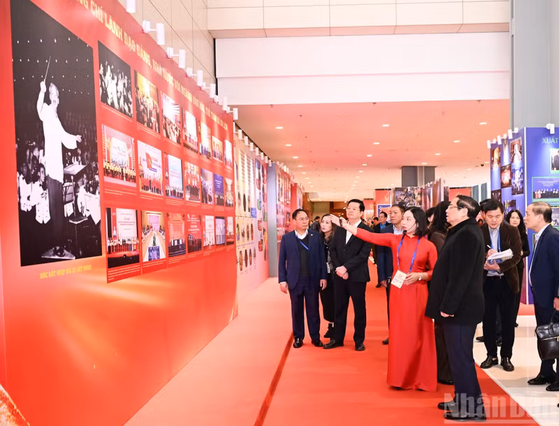 The Prime Minister checks preparations by ministries and sectors.