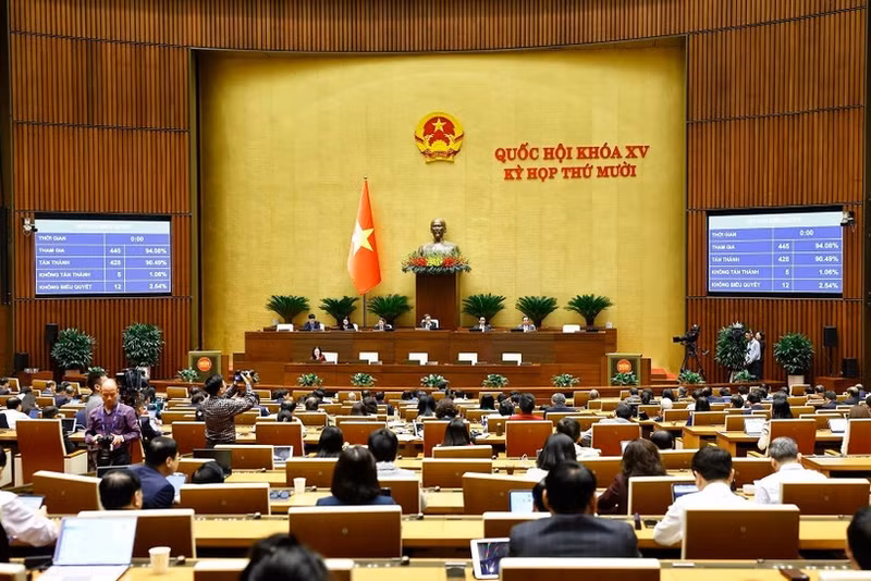 The National Assembly votes on the Law on Thrift and Anti-Wastefulness on December 10. (Photo: VNA)
