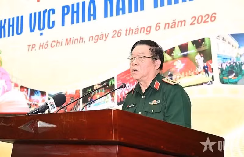 General Nguyen Trong Nghia addresses the gathering. (Photo: qdnd.vn)