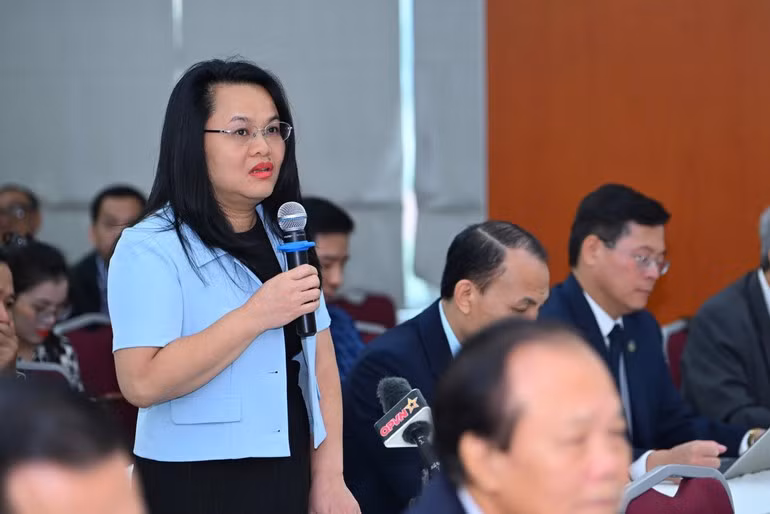 Le Thi Mai Phuong, Secretary of the Party Cell of Phap Ly (Legal) Journal and Deputy Director of the Institute of Legal and International Business Sciences stresses the importance of “strategic autonomy”. (Photo: PHAN LINH)