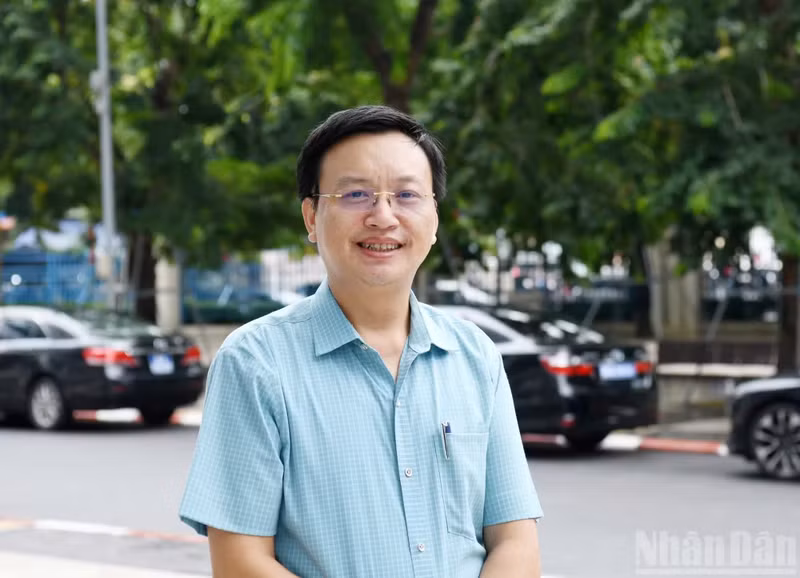 Dr Tran Xuan Luong, Deputy Director of the Viet Nam Institute for Real Estate Market Research and Evaluation