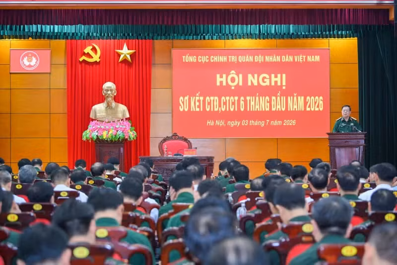 General Nguyen Trong Nghia delivers the concluding remarks.
