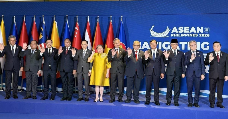 Vietnamese Minister of Foreign Affairs Le Hoai Trung (fifth, left) and Foreign Ministers from ASEAN member countries at the AMM Retreat. (Photo: VNA)