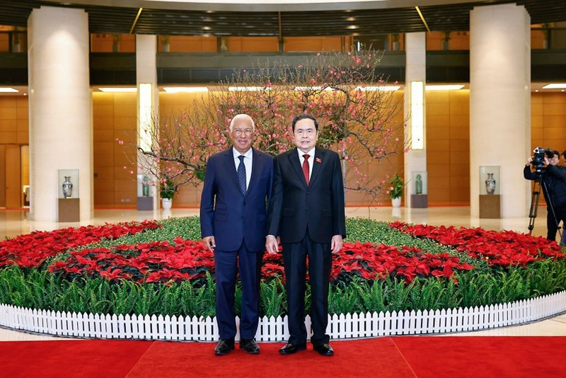 National Assembly (NA) Chairman Tran Thanh Man (right) and visiting European Council President António Costa in Ha Noi on January 29. (Photo: VNA)