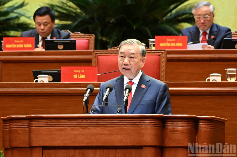Party General Secretary To Lam presents the 13th Party Central Committee's report on the documents submitted to the 14th National Congress (Photo: NDO)
